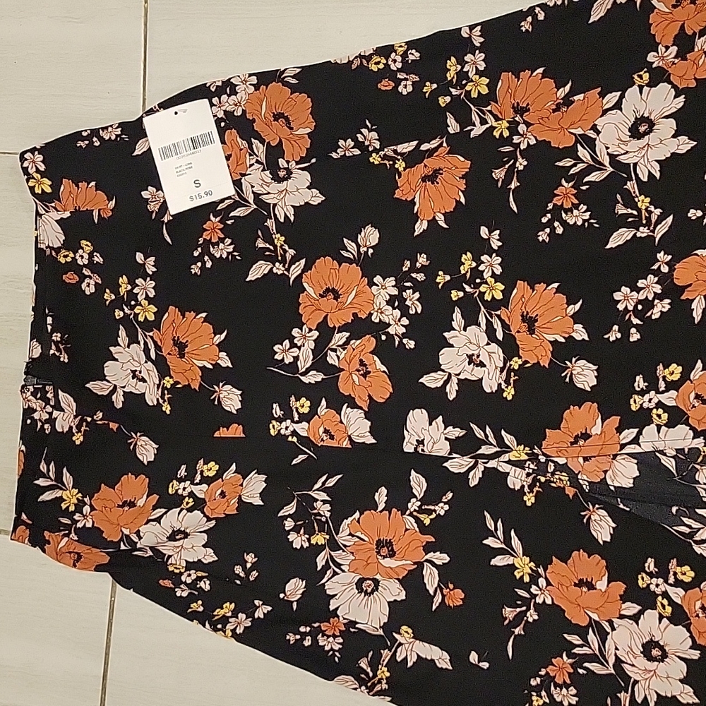 Skirts - Picture 3 of 3